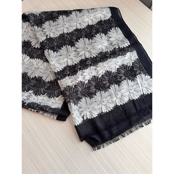 Black/White Floral Scarf/Wrap - Picture 12 of 12